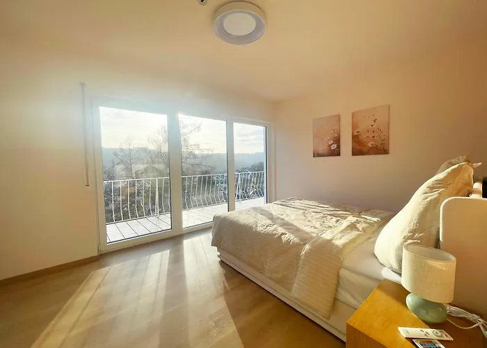 Lahnblick Und Stadtblick Mit Balkon דירה